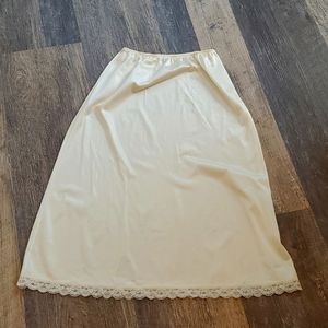 Vintage Deera cream lace detail half slip nylon size M